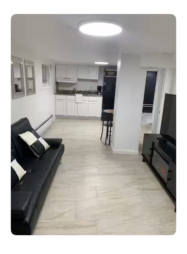 Foto del edificio - 445 Fern Pl