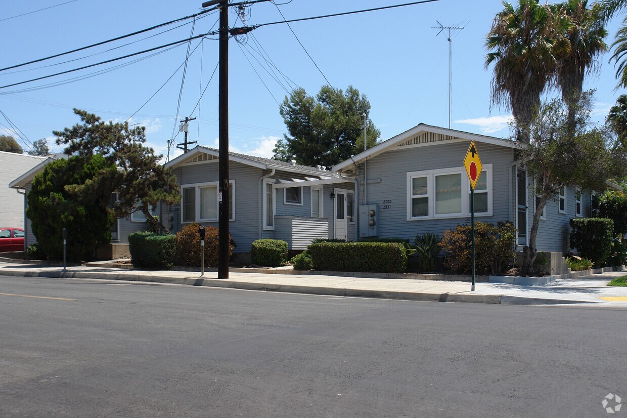 Foto del edificio - 8351-8365 Lemon Ave