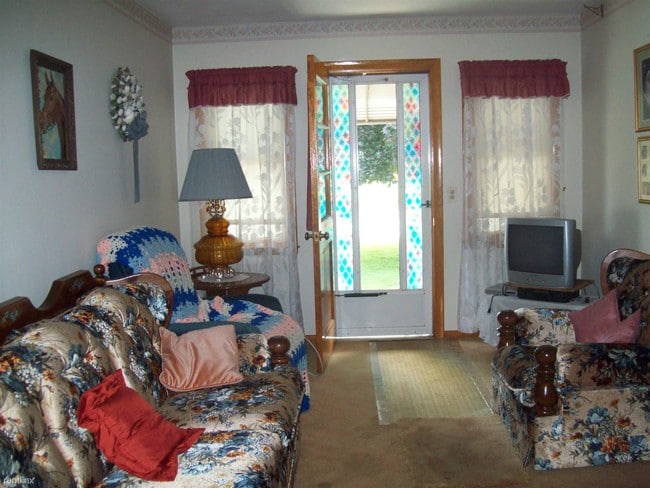Building Photo - 3 br, 1.5 bath 4plex - 10 Panek St