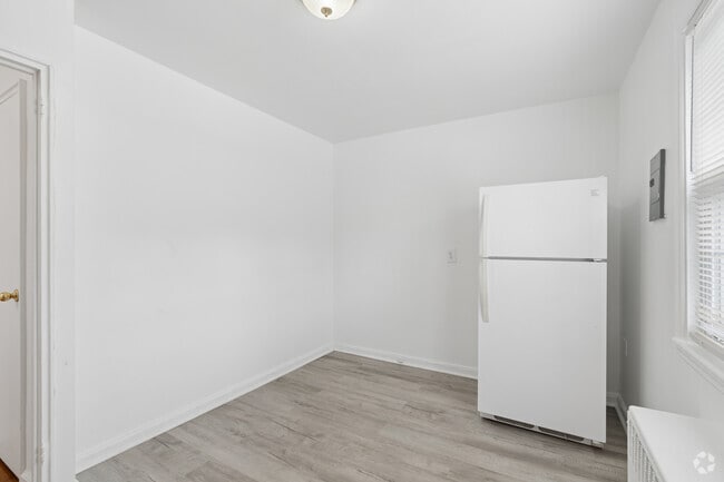 2 habitaciones, 1 baño - 700 pies cuadrados - Cocina - Oakmont Park Apartments