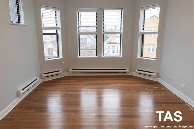 Building Photo - 3631 W Dickens Ave
