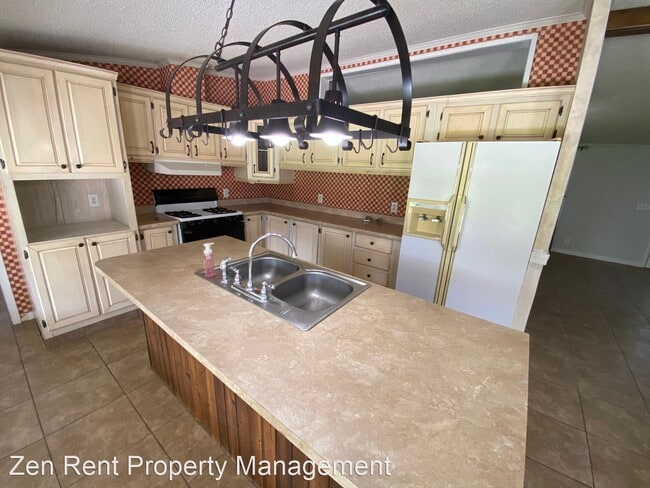 Building Photo - 3 br, 2 bath House - 2129 N 28th Place