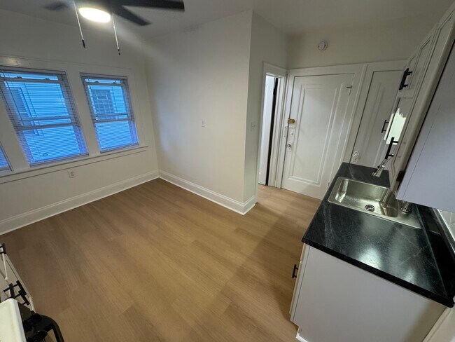 Foto del edificio - 1611 S 56th St