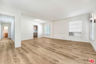 Building Photo - 308 S Reeves Dr