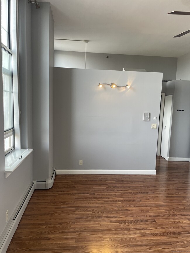 Building Photo - 124 Court St