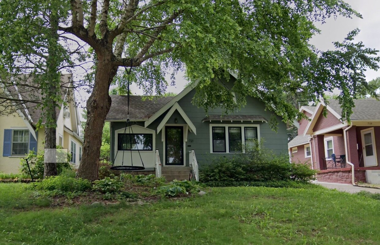 Primary Photo - 721 E 63rd Terrace