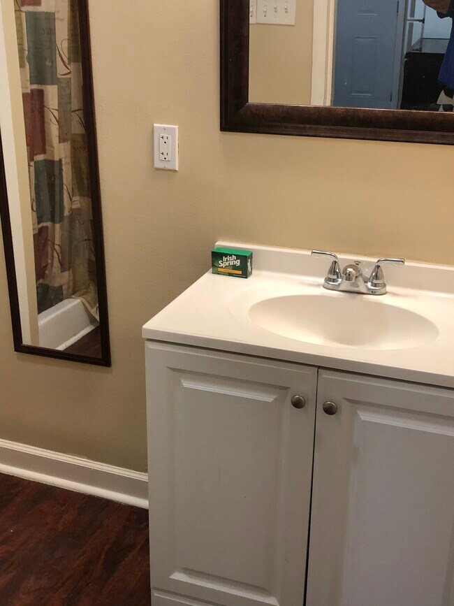 Foto del edificio - 616 A Garden Road