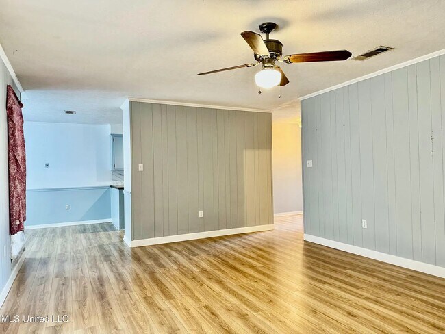 Foto del edificio - 123 Fairoaks Dr