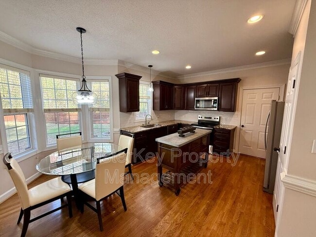 Building Photo - 6425 Cross Ridge Dr