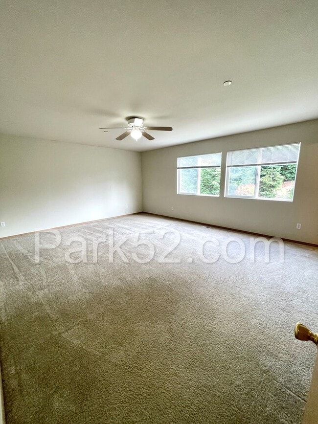 Building Photo - DuPont 4 Bedroom Single Family
