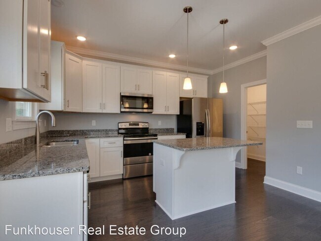 Building Photo - 4 br, 3.5 bath House - 2844 Belgian Drive