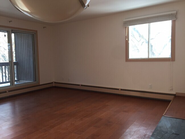 Photo du bâtiment - 1 Bed 1 Bath Unit in Edmonton, AB