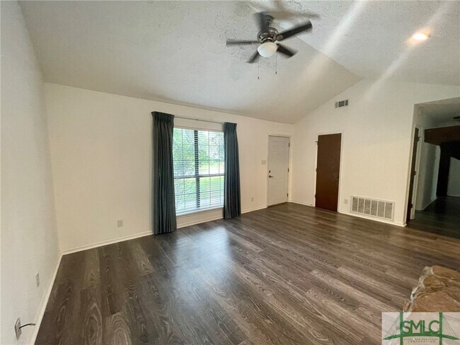 Foto del edificio - 18 Rivers Bend Dr