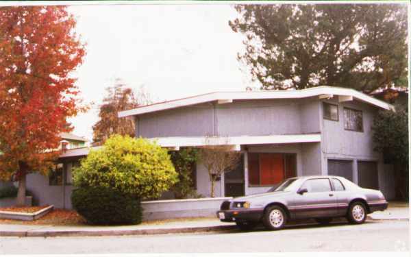 Primary Photo - 71-75 Lodato Ave