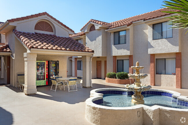 Courtyard - Kimberly Terrace Apartments