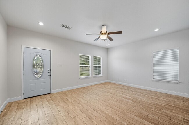 Foto del edificio - 3410 Eutopia St