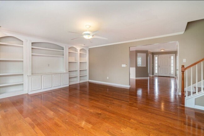 Building Photo - 4 bed/ 2.5 bath in Hermitage TN