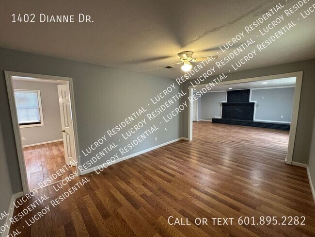 Foto del edificio - 1402 Dianne Dr