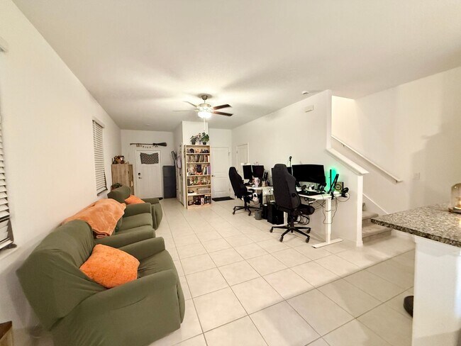 Building Photo - Bryant Square 2/2.5 1 car garage