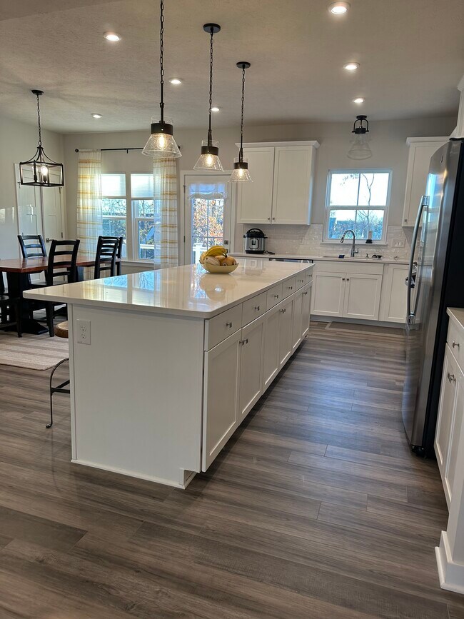 Foto del edificio - 1423 Chateau Pl