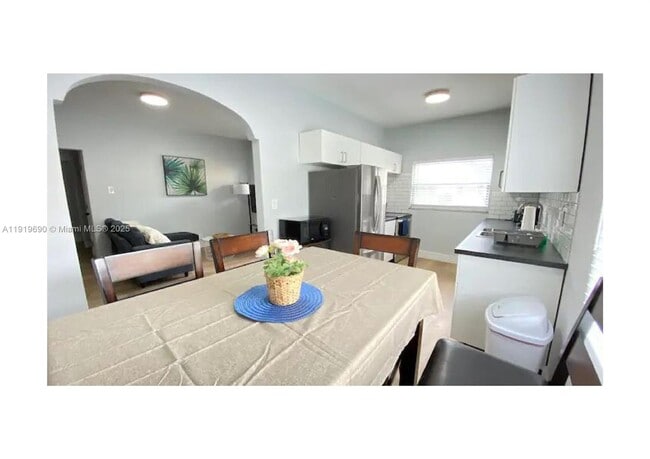 Foto del edificio - 843-845 NW 3rd St