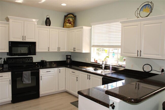 Foto del edificio - 3308 10 Th Ln W