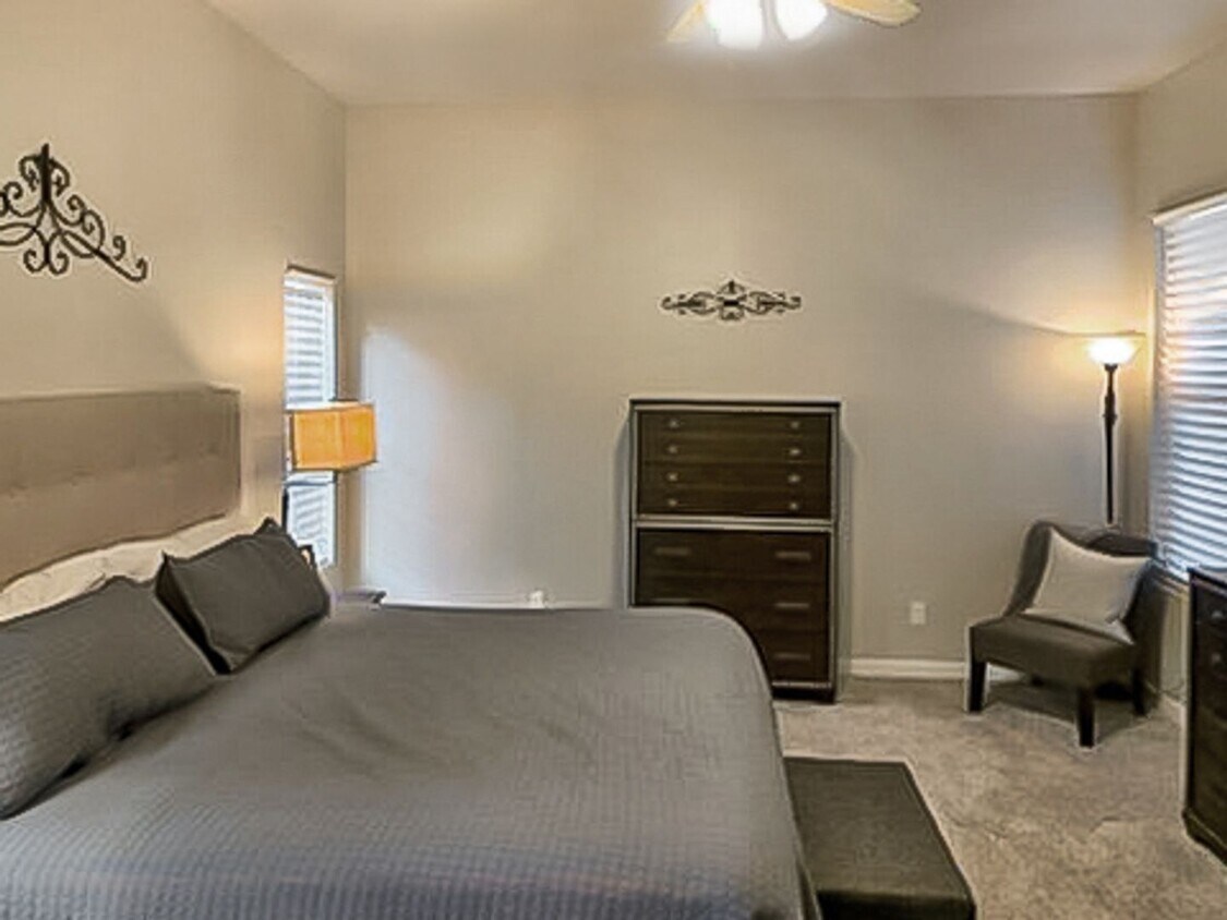 Foto principal - Charming 3 Bedroom 2 Bath Home