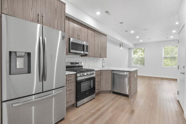 Photo - 2032 N Franklin St Townhome