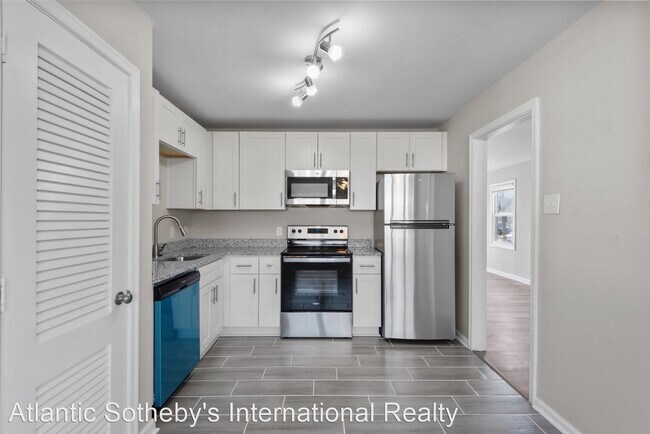 Building Photo - 3 br, 1 bath House - 609 Woodfin Road