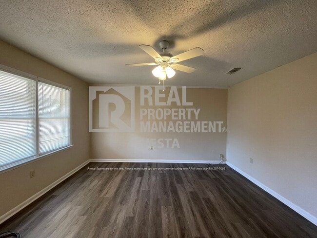 Building Photo - 102 Trippi Terrace