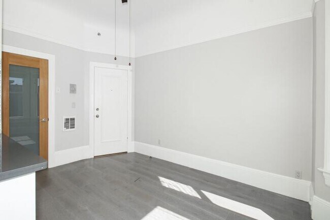 Building Photo - bedroom in San Francisco CA 94115