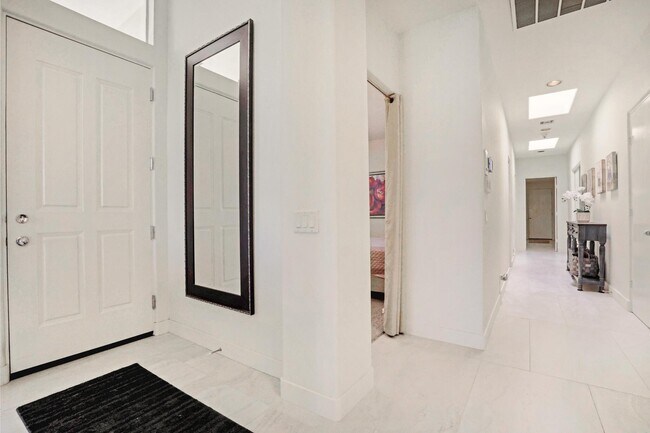 Foto del edificio - 371 Indian Ridge Dr