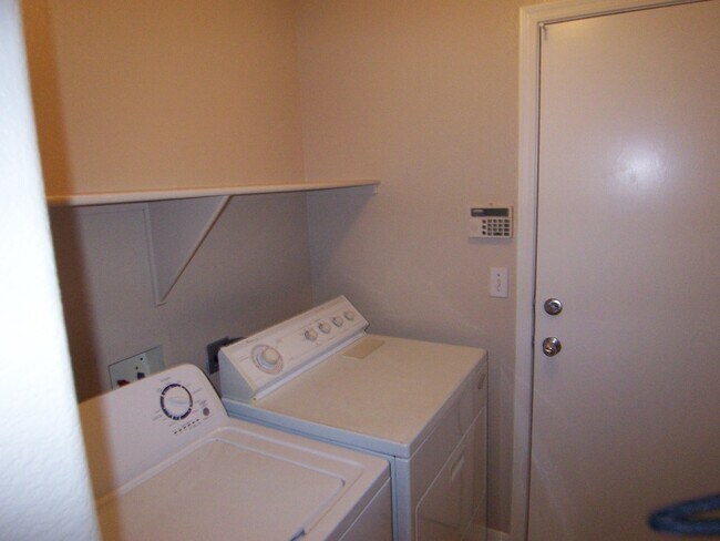 Foto del edificio - 1406 W Emerald Ave