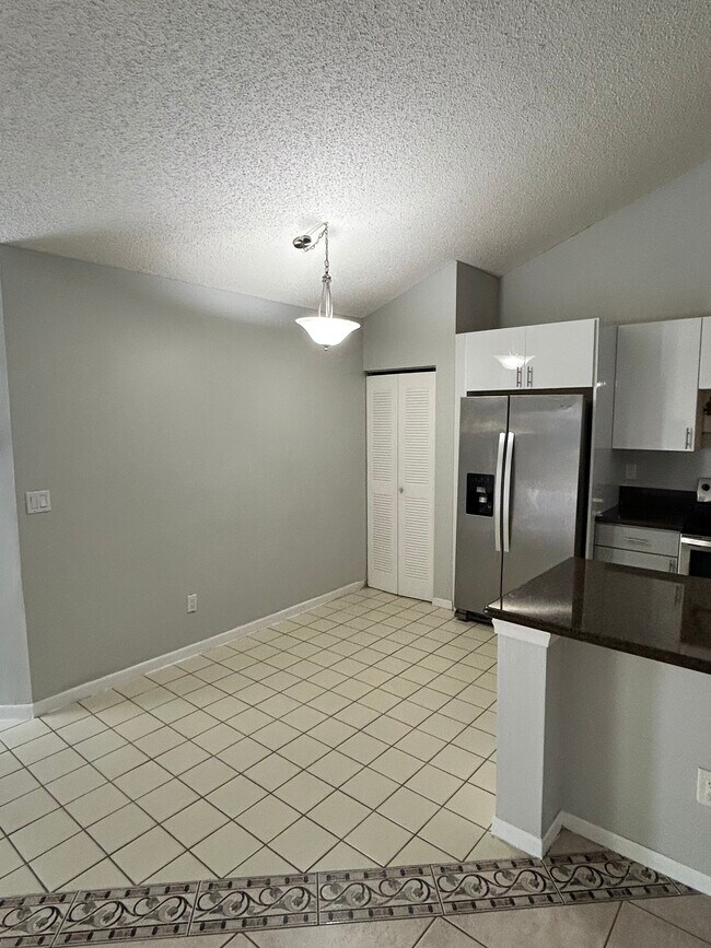 Foto del edificio - 1158 Summit Trail Cir
