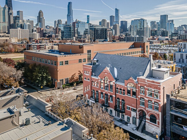 Building Photo - 505 W Elm St