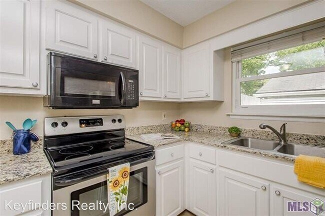 Building Photo - 3 br, 2.5 bath House - 2602 Shadowbrook Drive