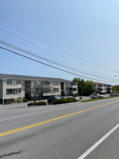 Foto del edificio - 214 W Rd