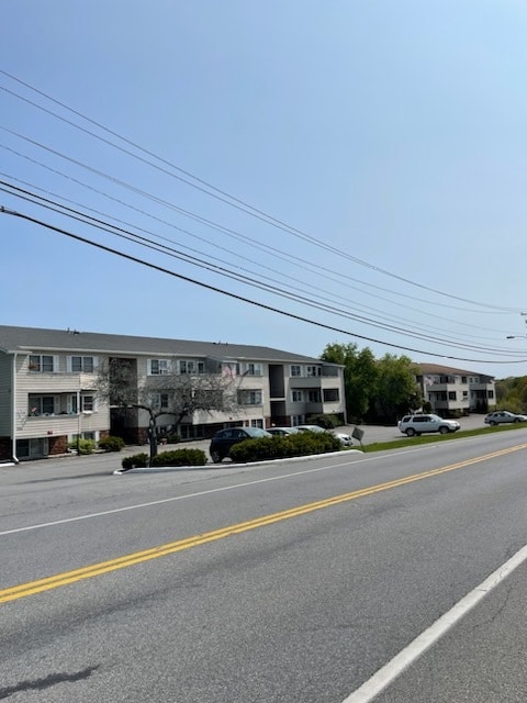 Building Photo - 214 W Rd