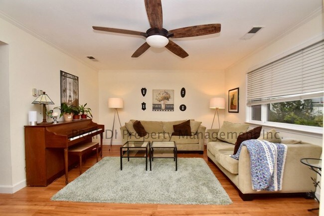 Building Photo - 117B Oliva Ct