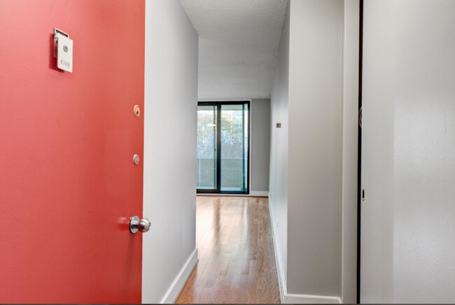 Foto del edificio - 240 M St SW