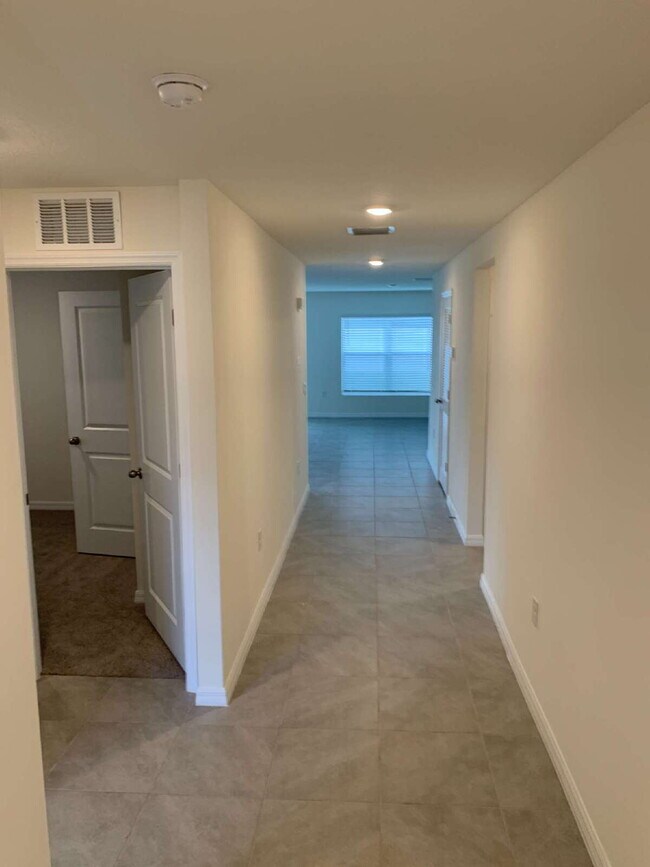 Foto del edificio - 16763 Parker River St