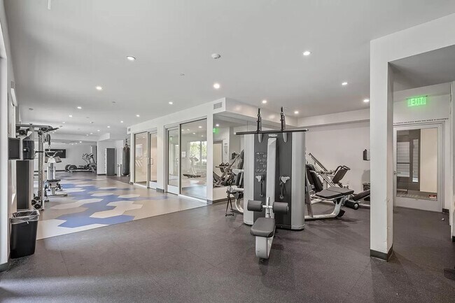Foto del edificio - 8820 Belford Ave