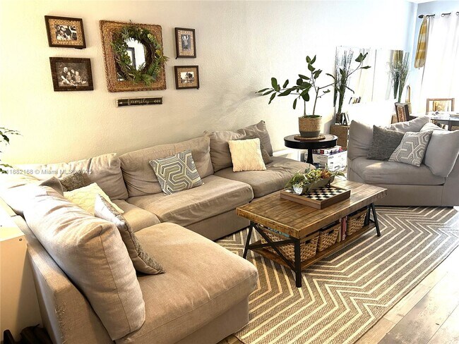 Foto del edificio - 791 NW 170th Terrace