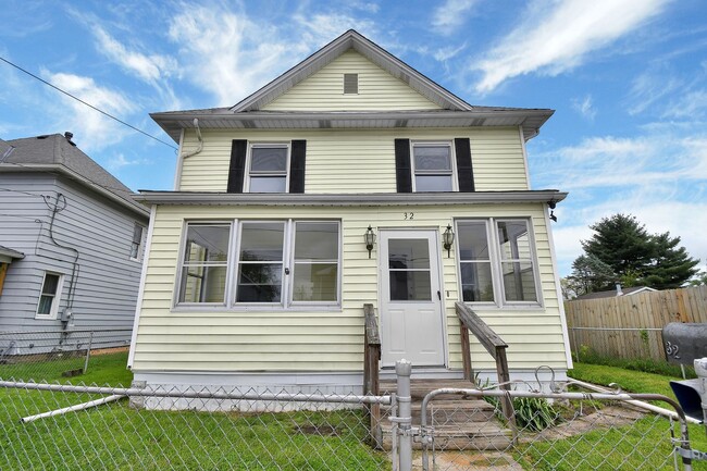 Building Photo - Large Single Family Rental - Available Now