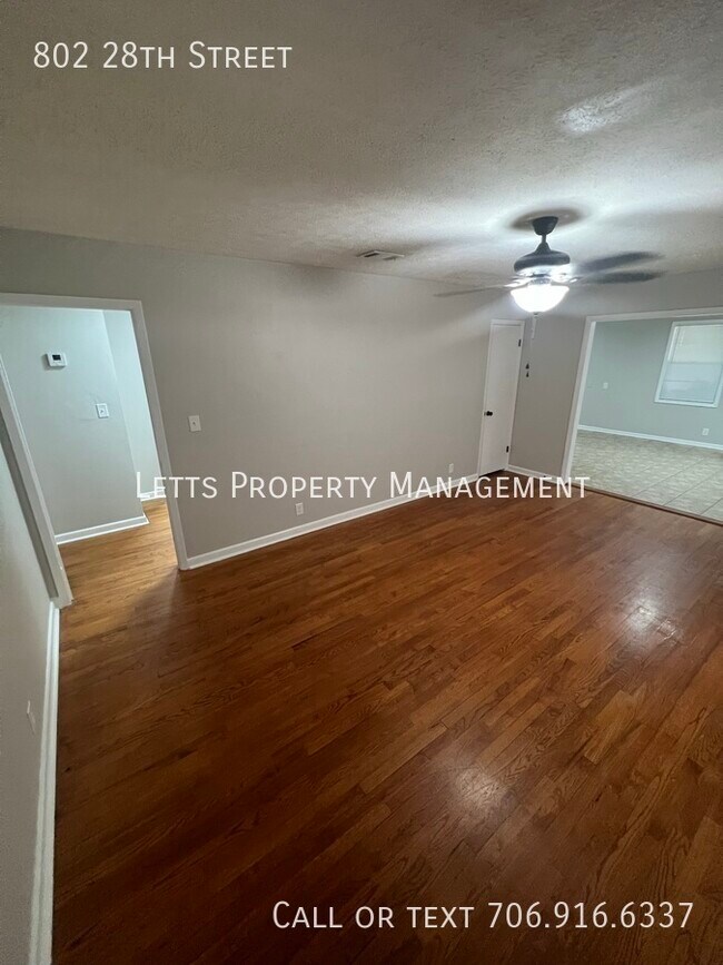 Building Photo - Beautifully Updated 3 Bedroom 2 Bath Home ...