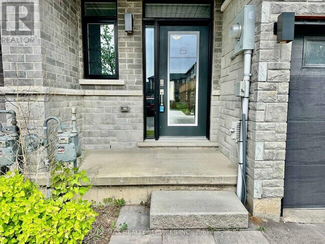 Building Photo - 461 Blackburn Dr