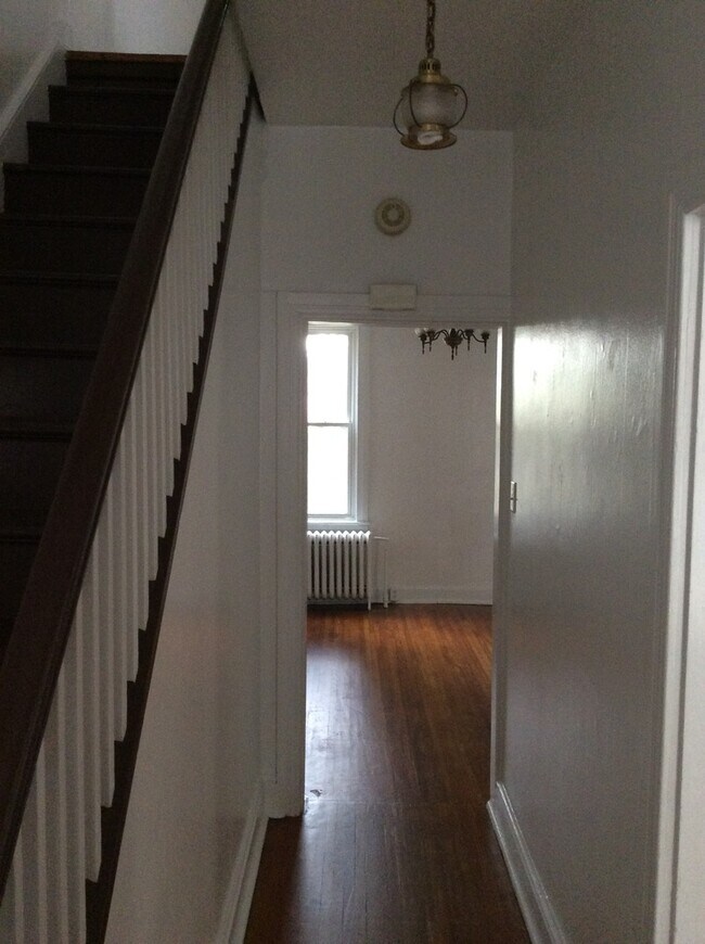 Building Photo - Coming soon! 4 bedroom 1 bath House-Yard, ...