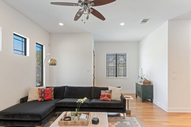 Foto del edificio - 1803 E 18th St