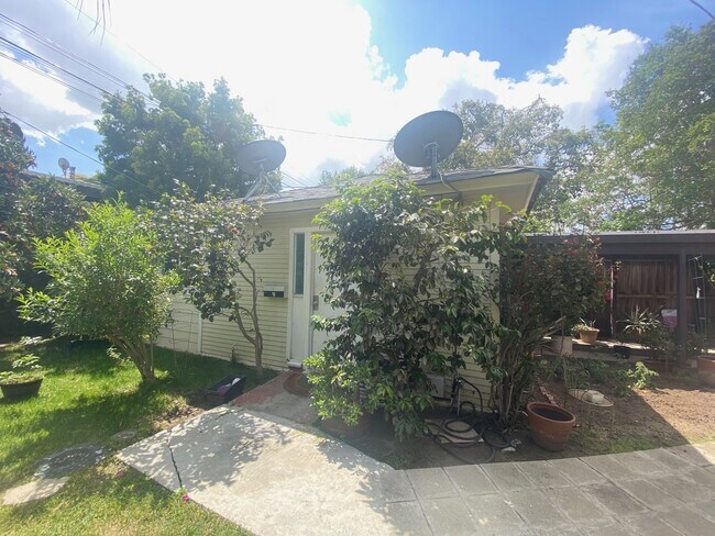 Foto del edificio - 1348 N Spaulding Ave