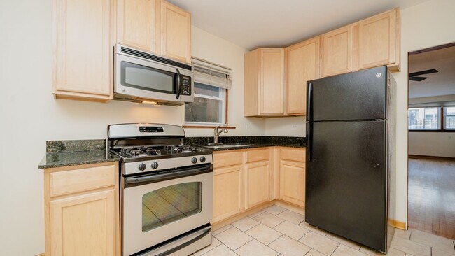 Kitchen - 1235 W Ohio St